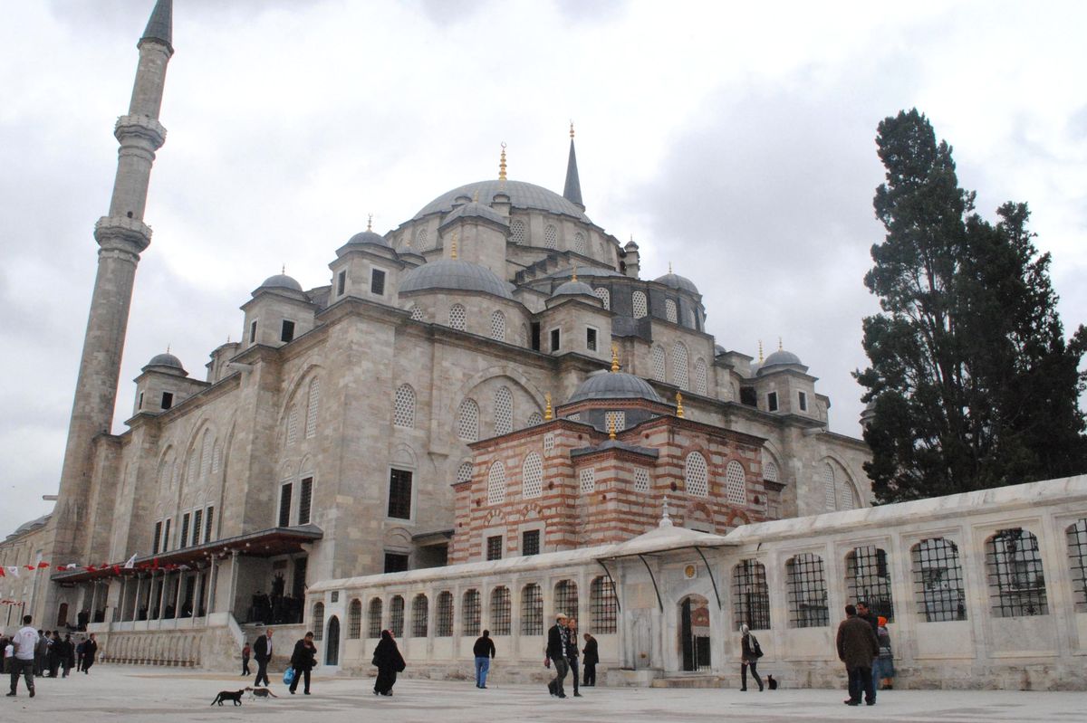 Başkan Demir Vatandaşlara Aşure Dağıttı