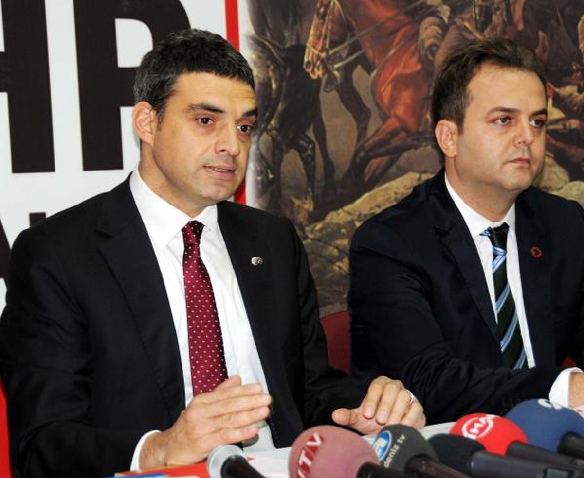 CHP Genel Başkan Yardımcısı Umut Oran: İçeride de Kardeş Kavgası Var