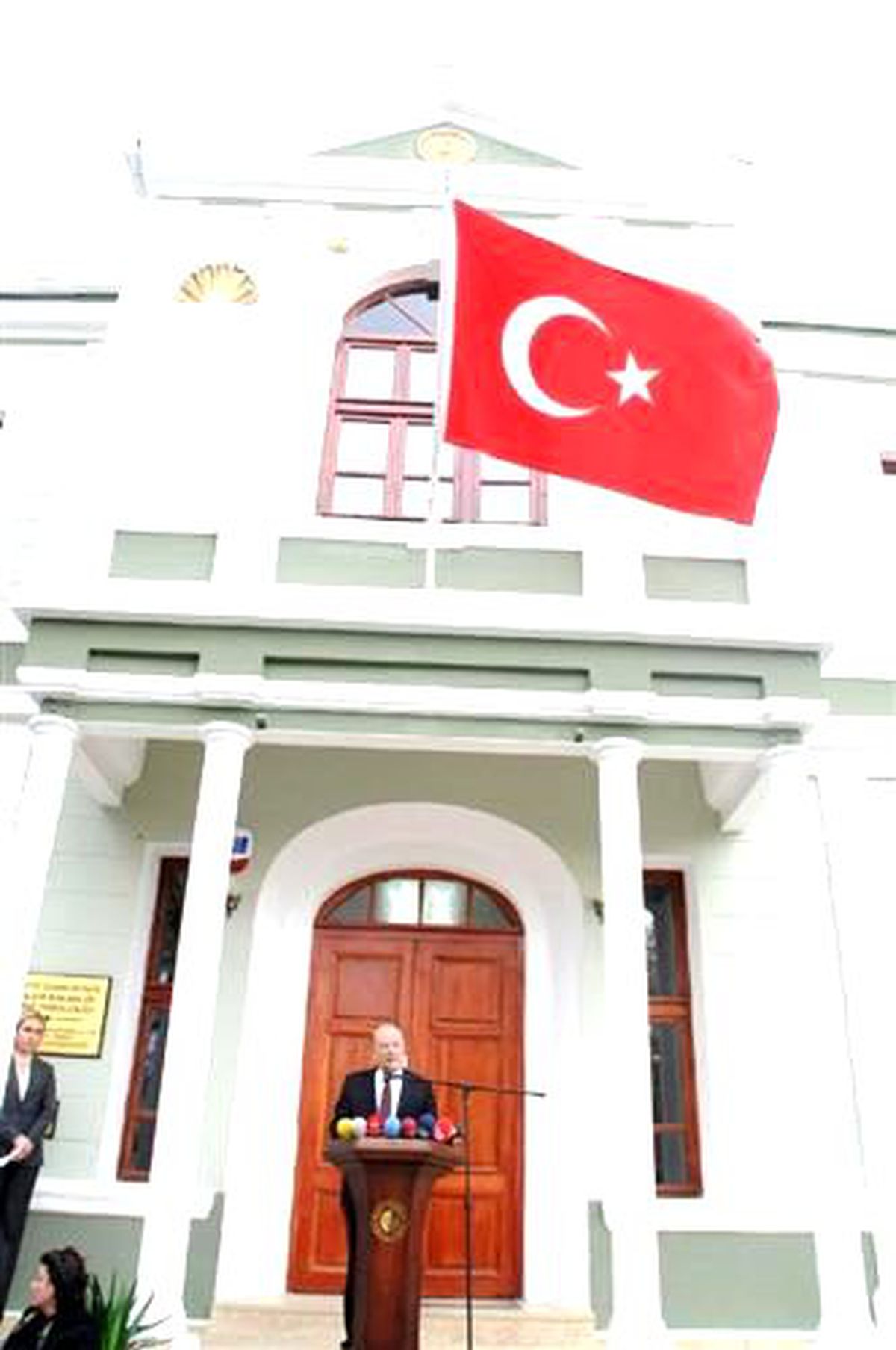 Dışişleri Bakan Yardımcısını Protesto Etmek İsteyen Öğrenciler ile Güvenlik Görevlileri Arasında...