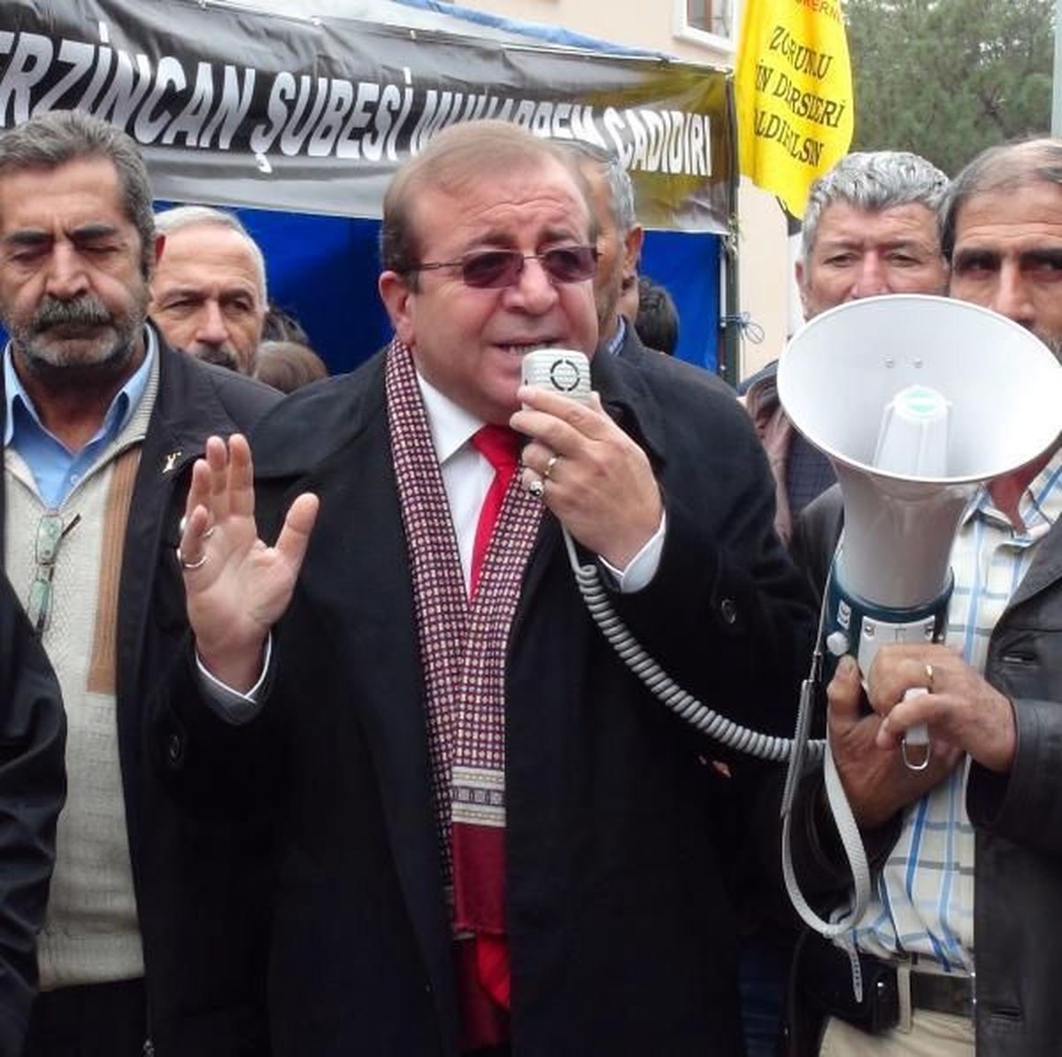 Erzincan\'da Muharrem Çadırındaki Flamaların Yakıldığı İddiası