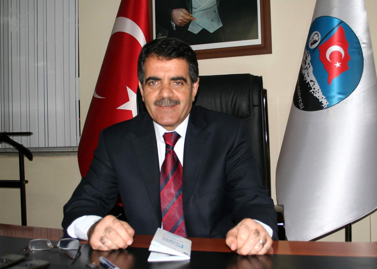 Kars Belediye Başkanı Nevzat Bozkuş\'un Öğretmenler Günü Mesajı