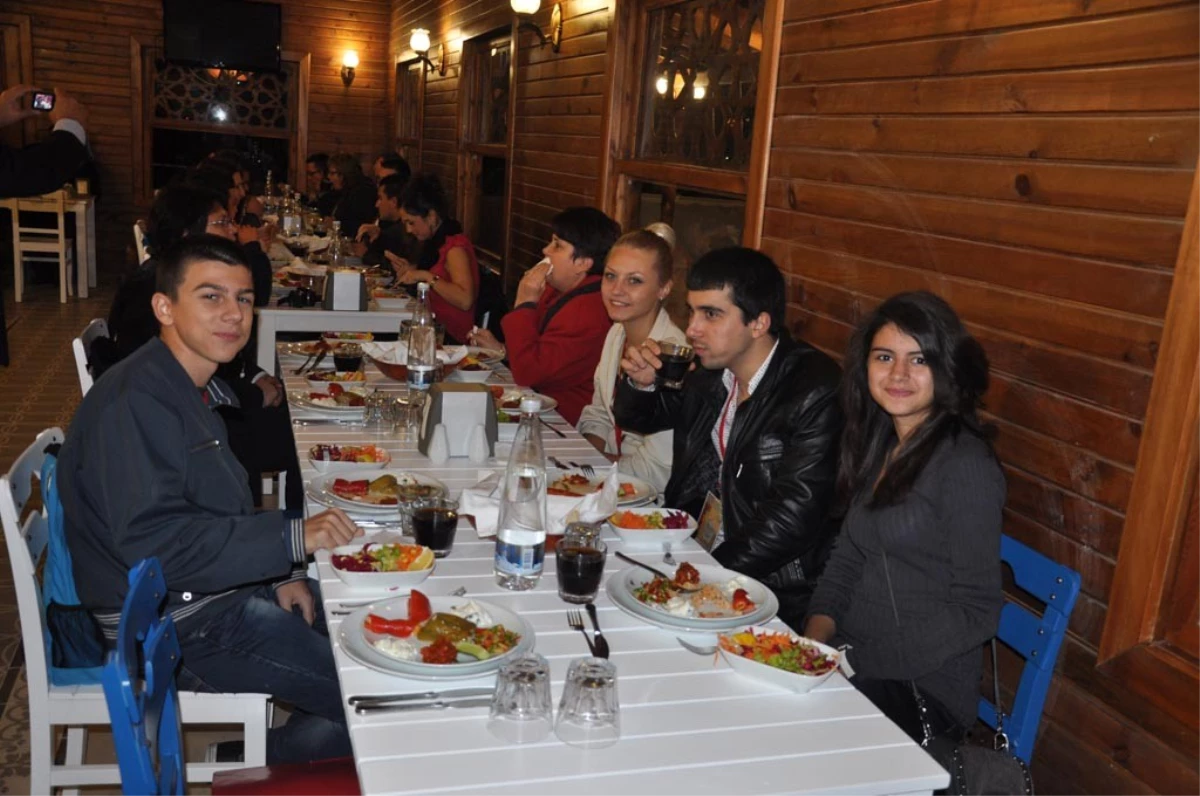 Misafir Öğrencilere Geçmişten Günümüze Türk Kültürü Tanıtıldı