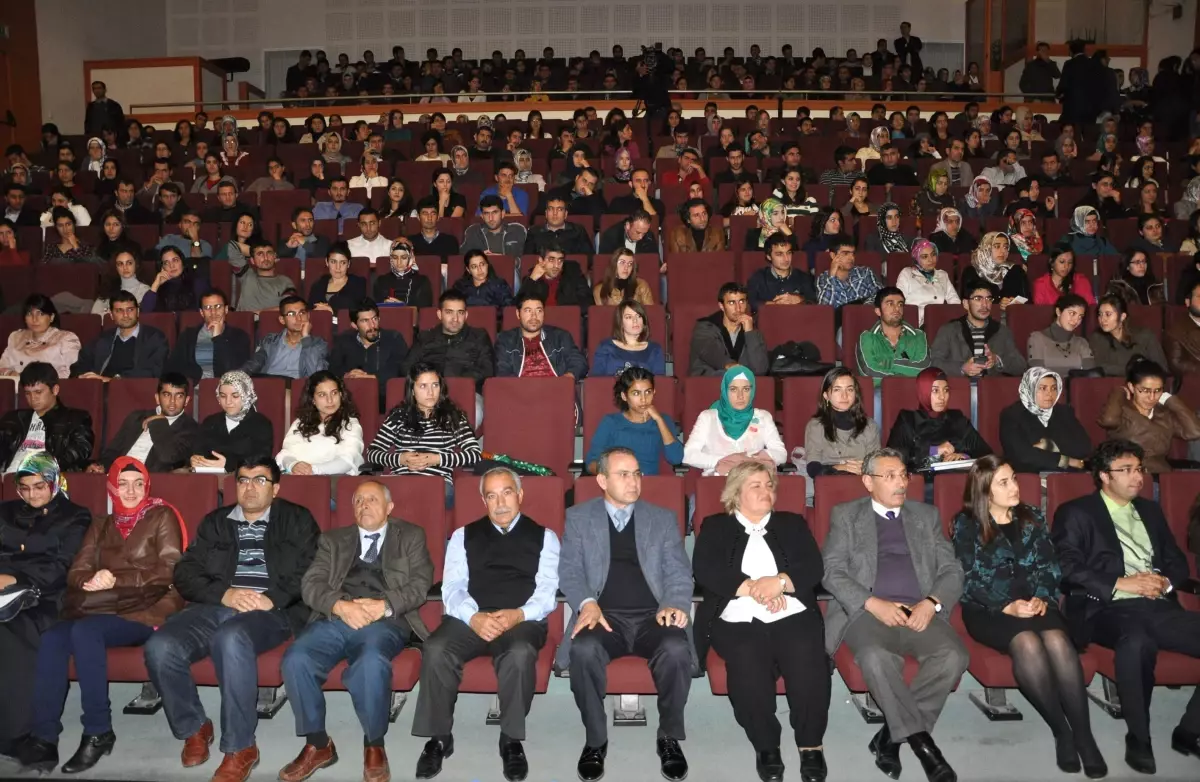 'Öğrenen ve Geleceğe Yön Veren Öğretmen' Konferansı