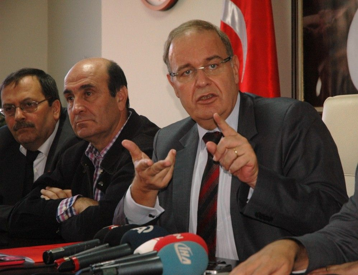 Öztrak: Bu Ülkenin Gençleri Adam Gibi Yaşamayı Hak Etmektedir