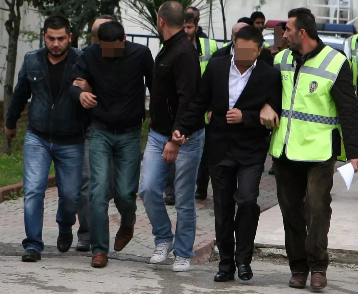 Polis Süsü Vererek Tecavüz ve Gasp Yaptıkları İddia Edilen 3 Kişi Yakalandı