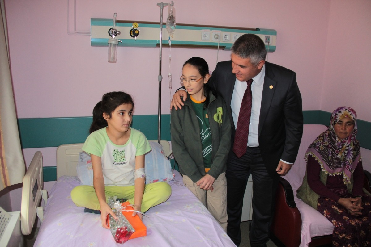 Polisten Hasta Çocuklara En Güzel Hediye