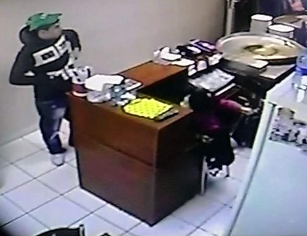 Sadaka Kutusu Çalan Zanlı Kamerada