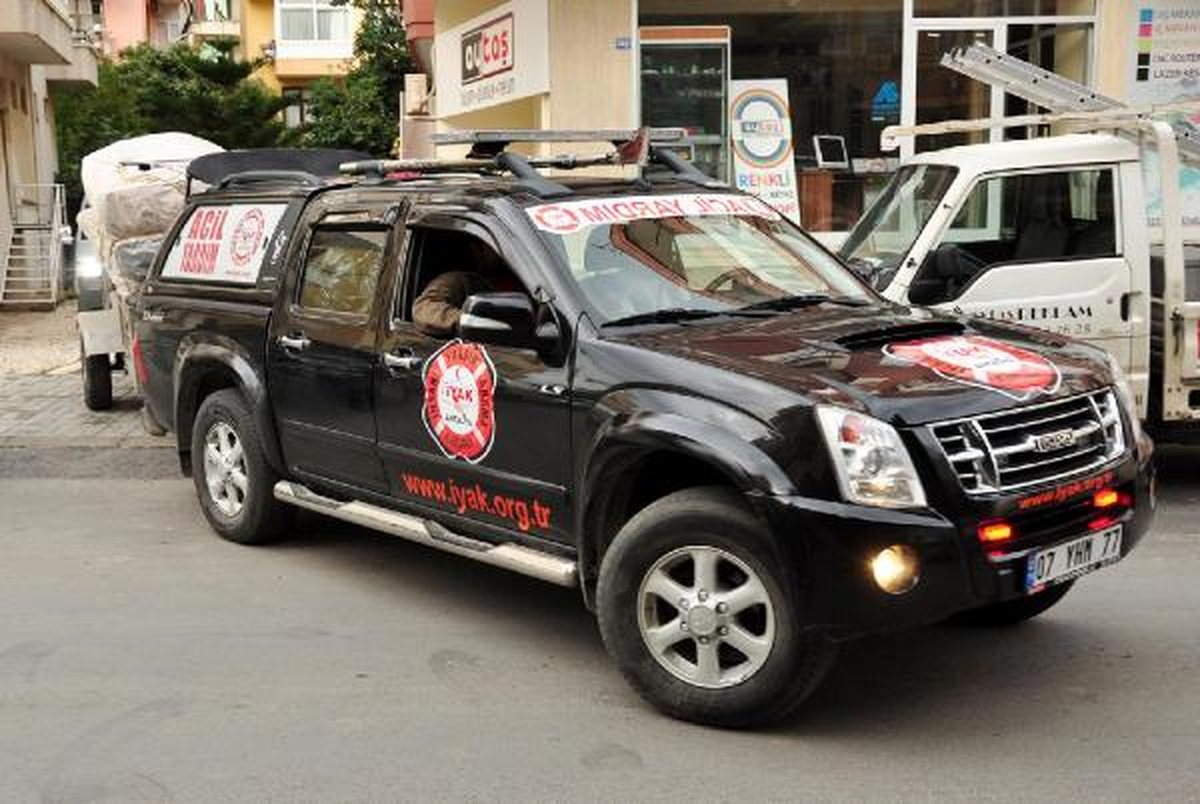 Türkiye Sınırında Bekleyen Savaş Mağdurlarına Alanya\'dan Yardım