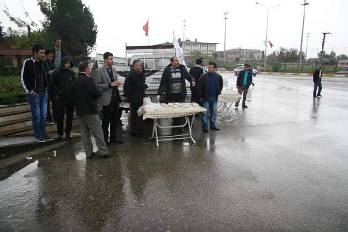 Üniversite Öğrencilere Aşure İkramı