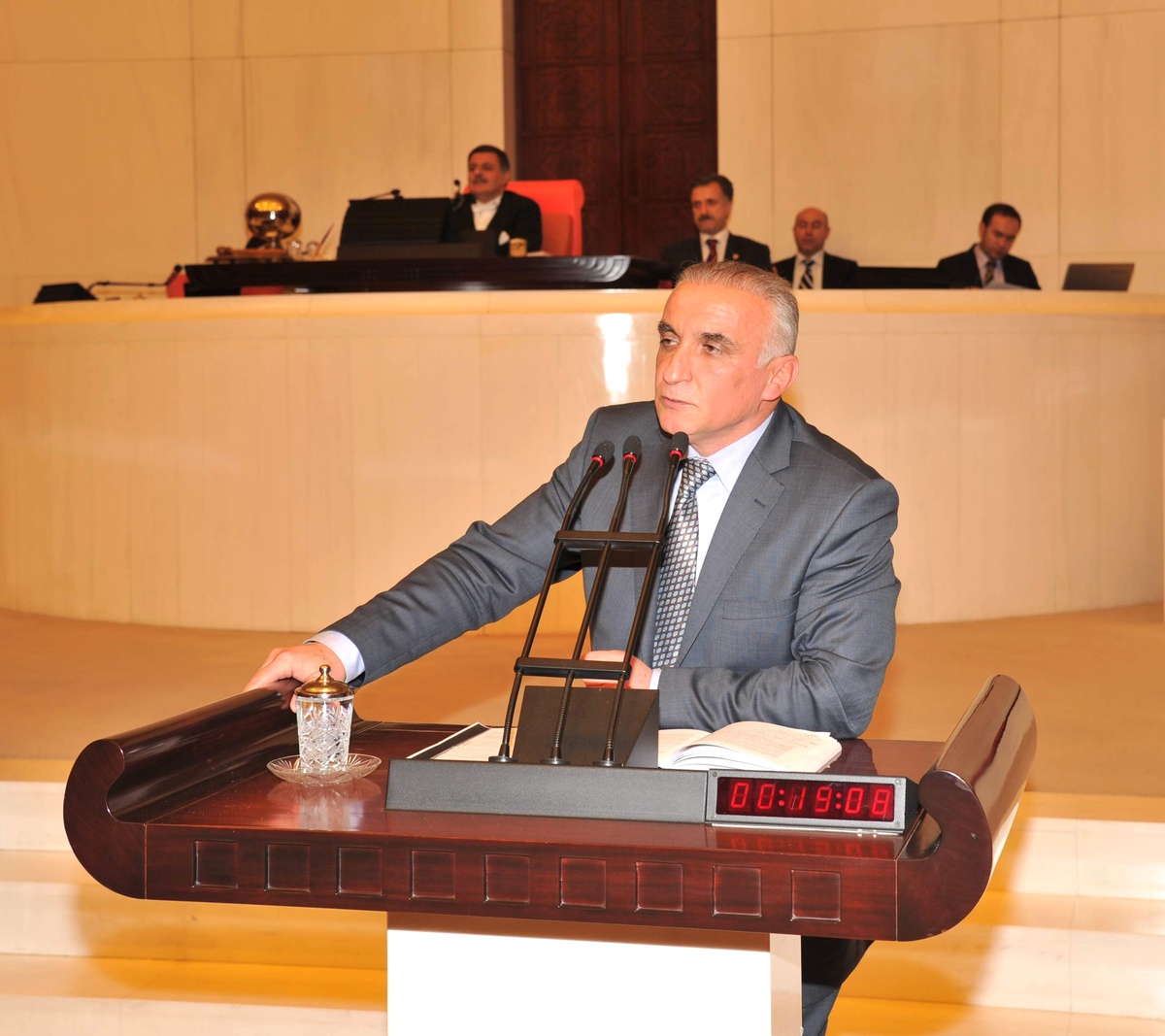 Uzunırmak, "Öğretmen Maaşları Fakirlik Sınırının Altında"