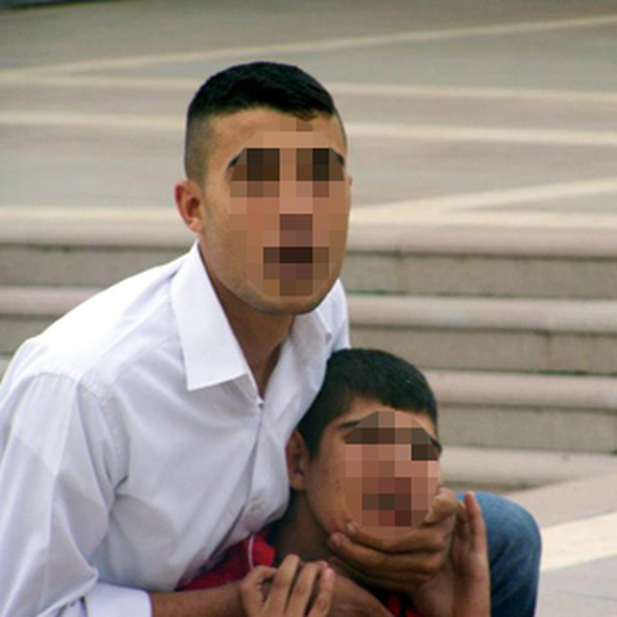 \'Yaklaşmayın Kardeşimi Keserim\'