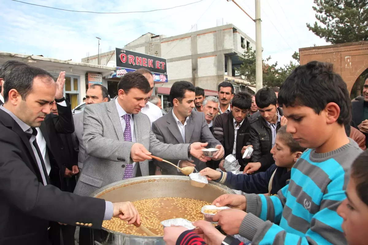 Ahlat\'ta Aşure Dağıtıldı