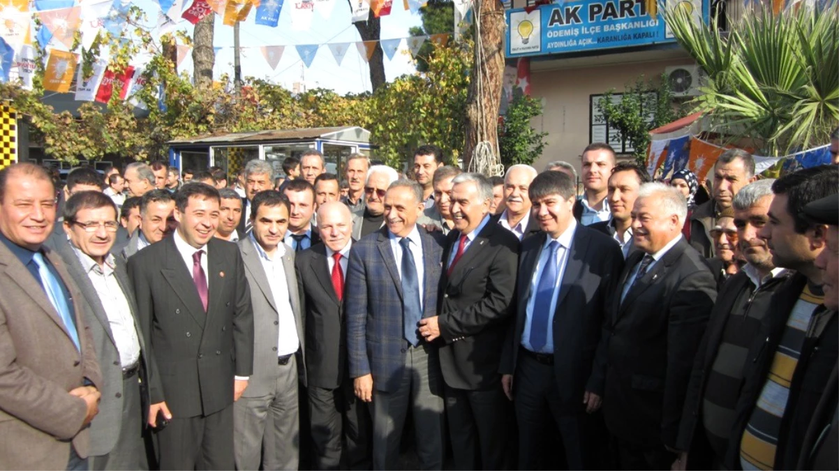 AK Parti Genel Başkan Yardımcısı Türel İzmir\'de