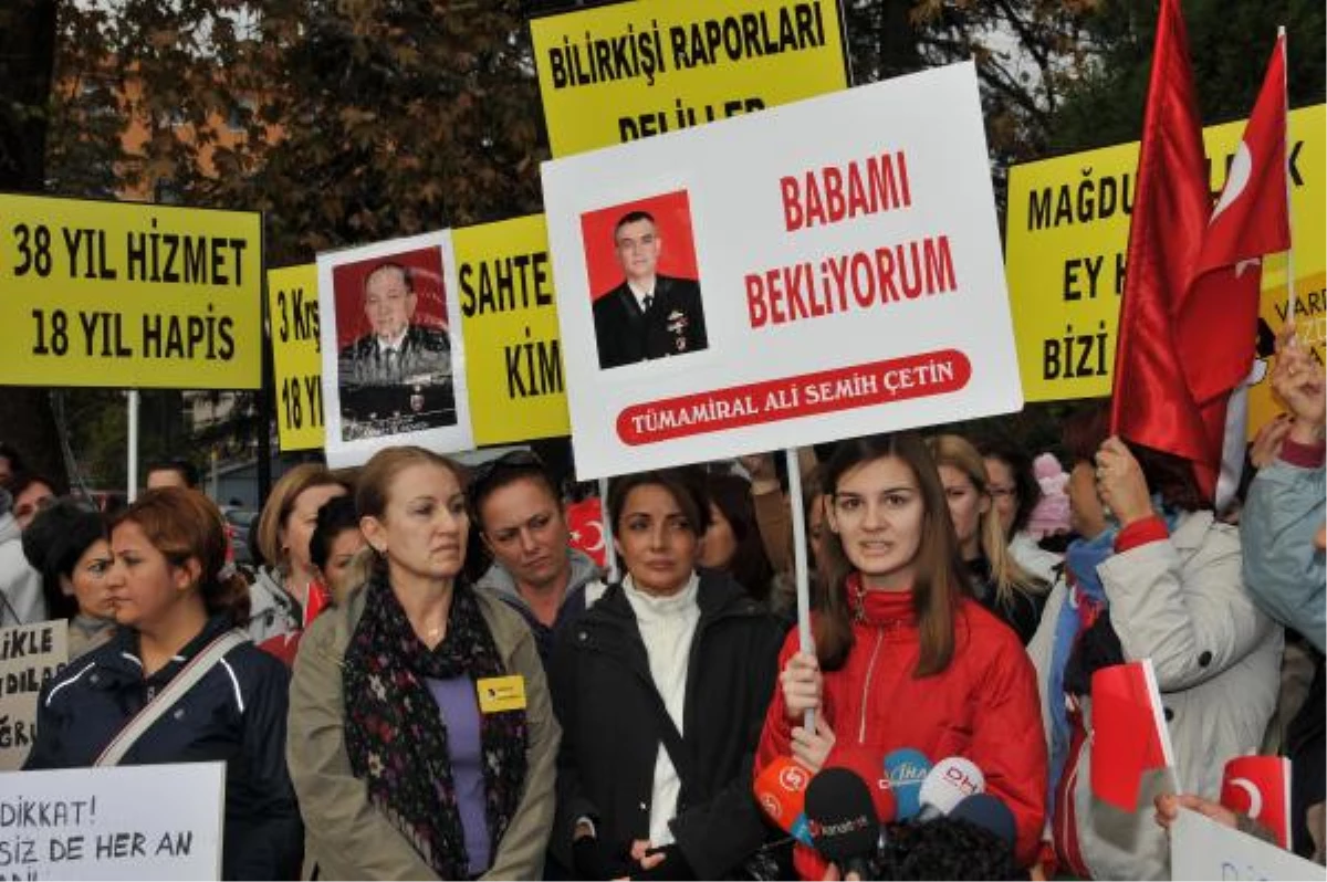 Balyoz Davası Tutuklusu Amiral ve Subay Eşlerinden \'Sessiz Çıglık\' Protestosu