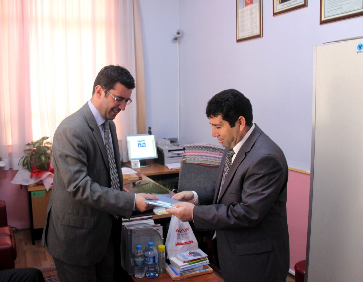 Başkan Gönenç\'ten Öğretmenlere Anlamlı Hediye