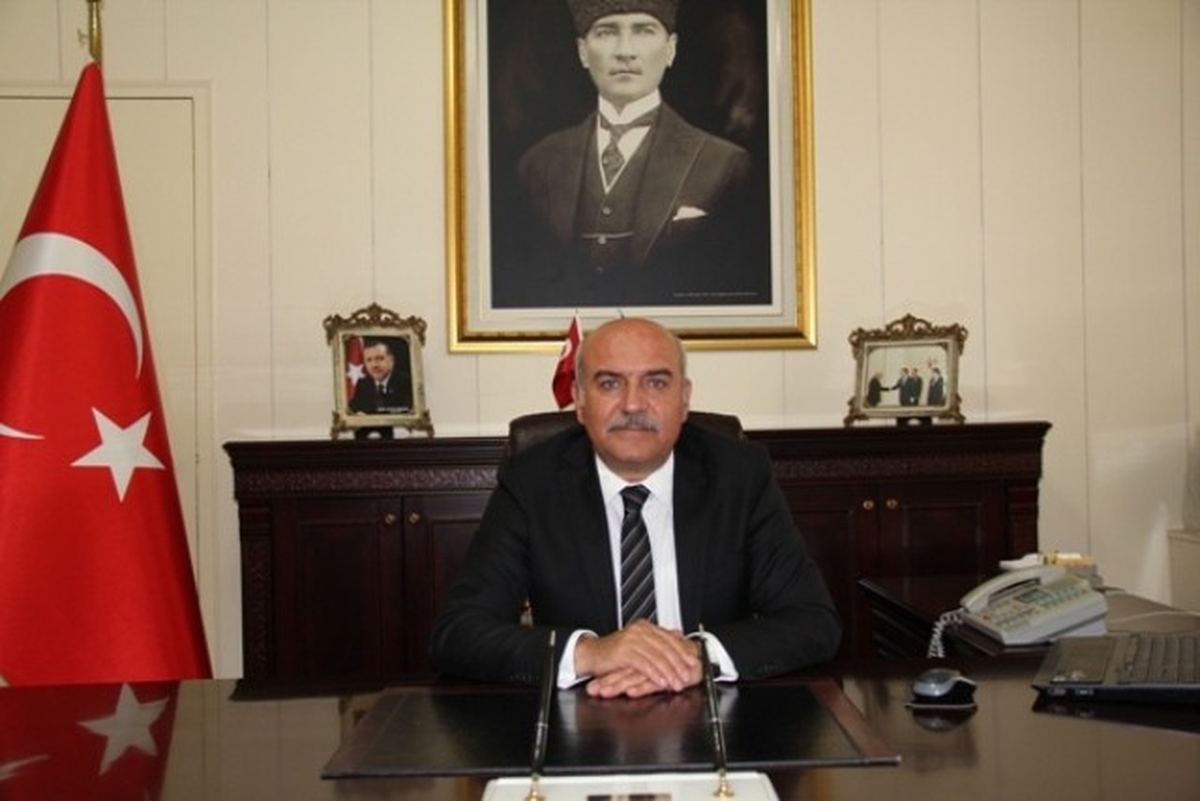 Bayburt Valisi Hasan İpek\'ten Öğretmenler Günü Mesajı