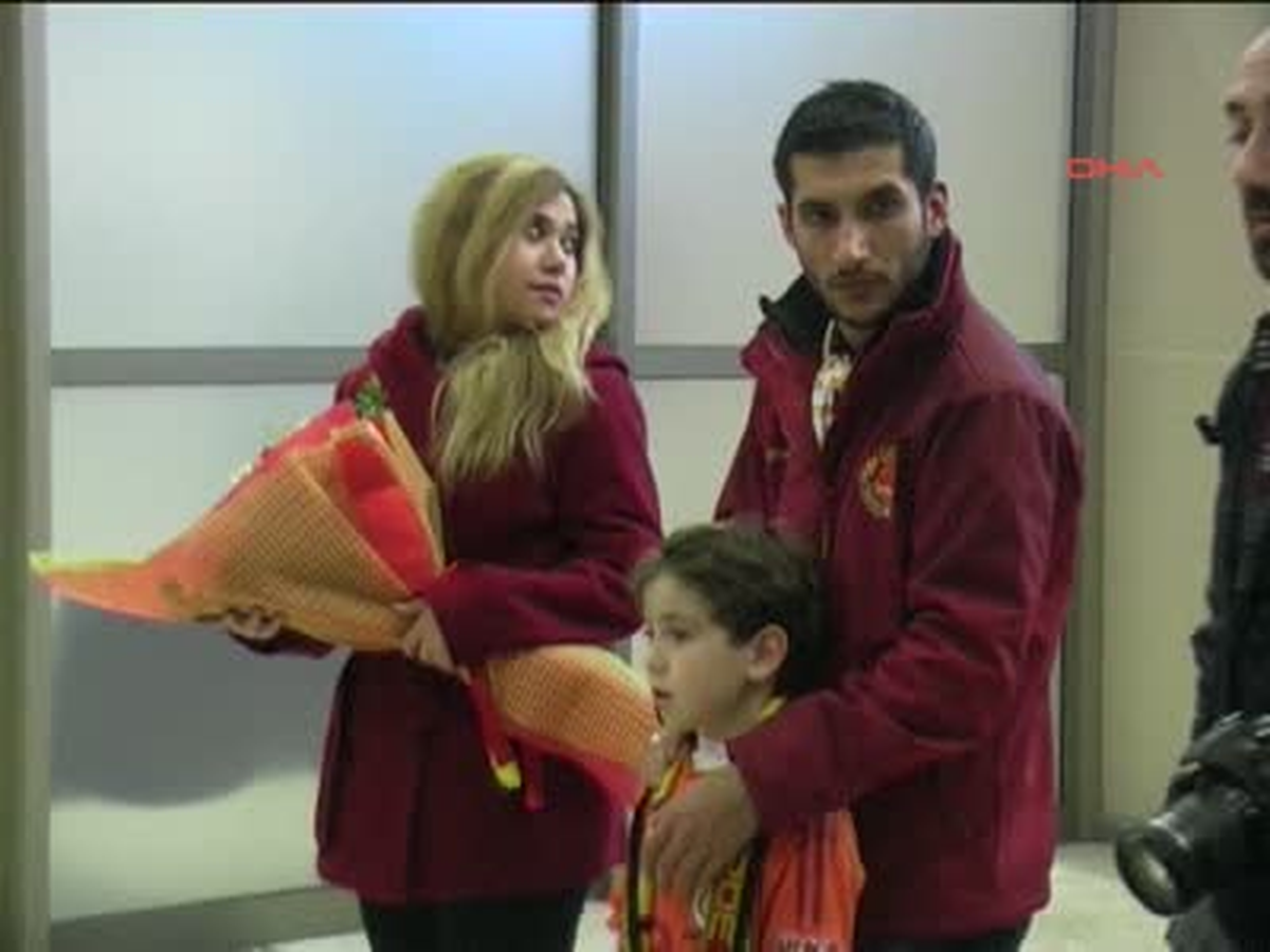 Galatasaray Elazığ\'da Sevgi Gösterisiyle Karşılandı
