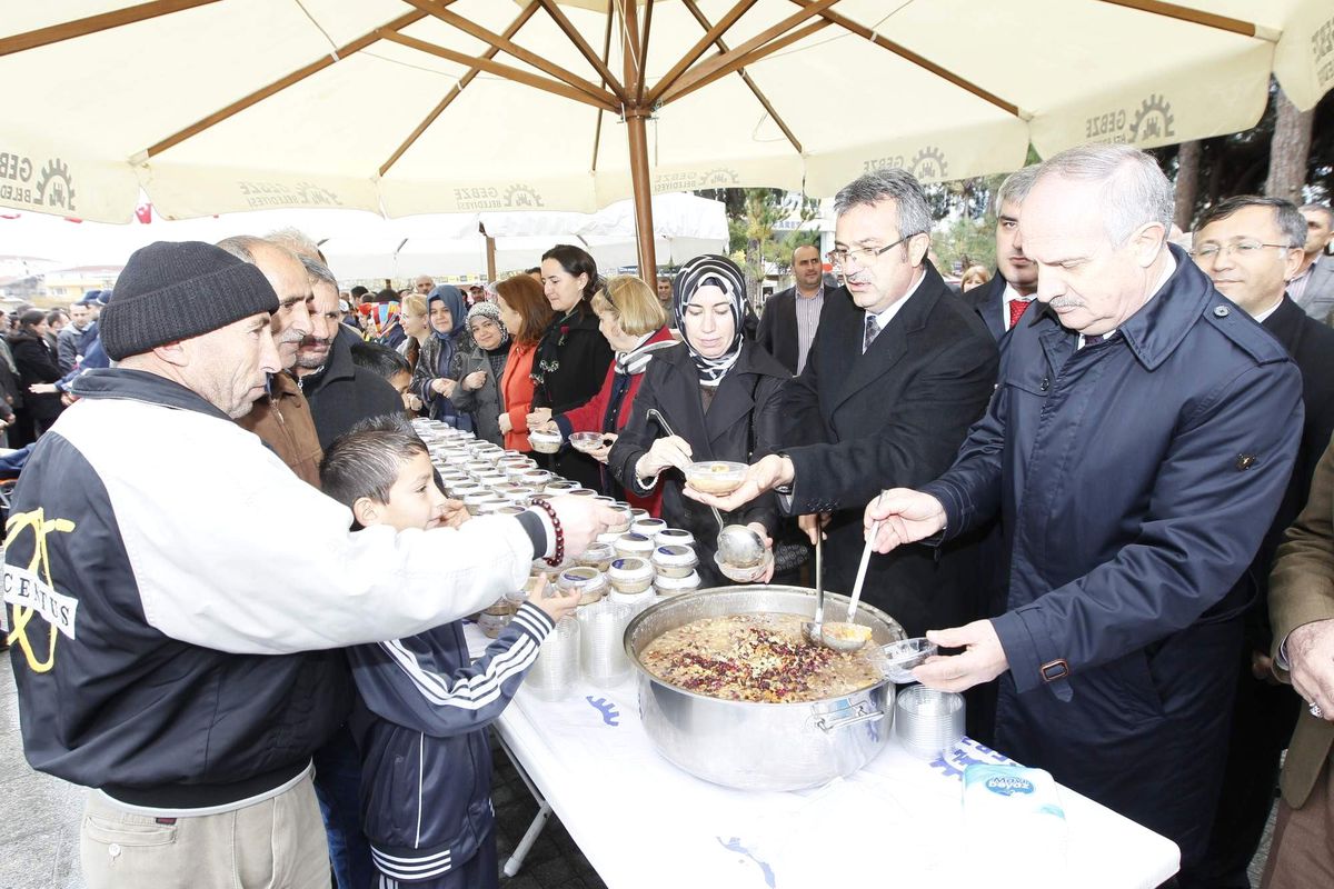 Gebzeliler Aşure İkramında Buluştu