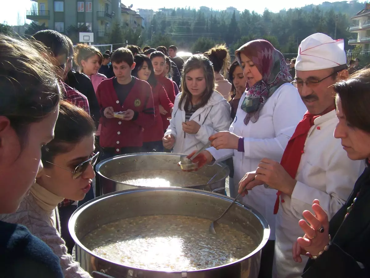 Korkuteli\'nde Okullarda Aşure Günü Etkinliği