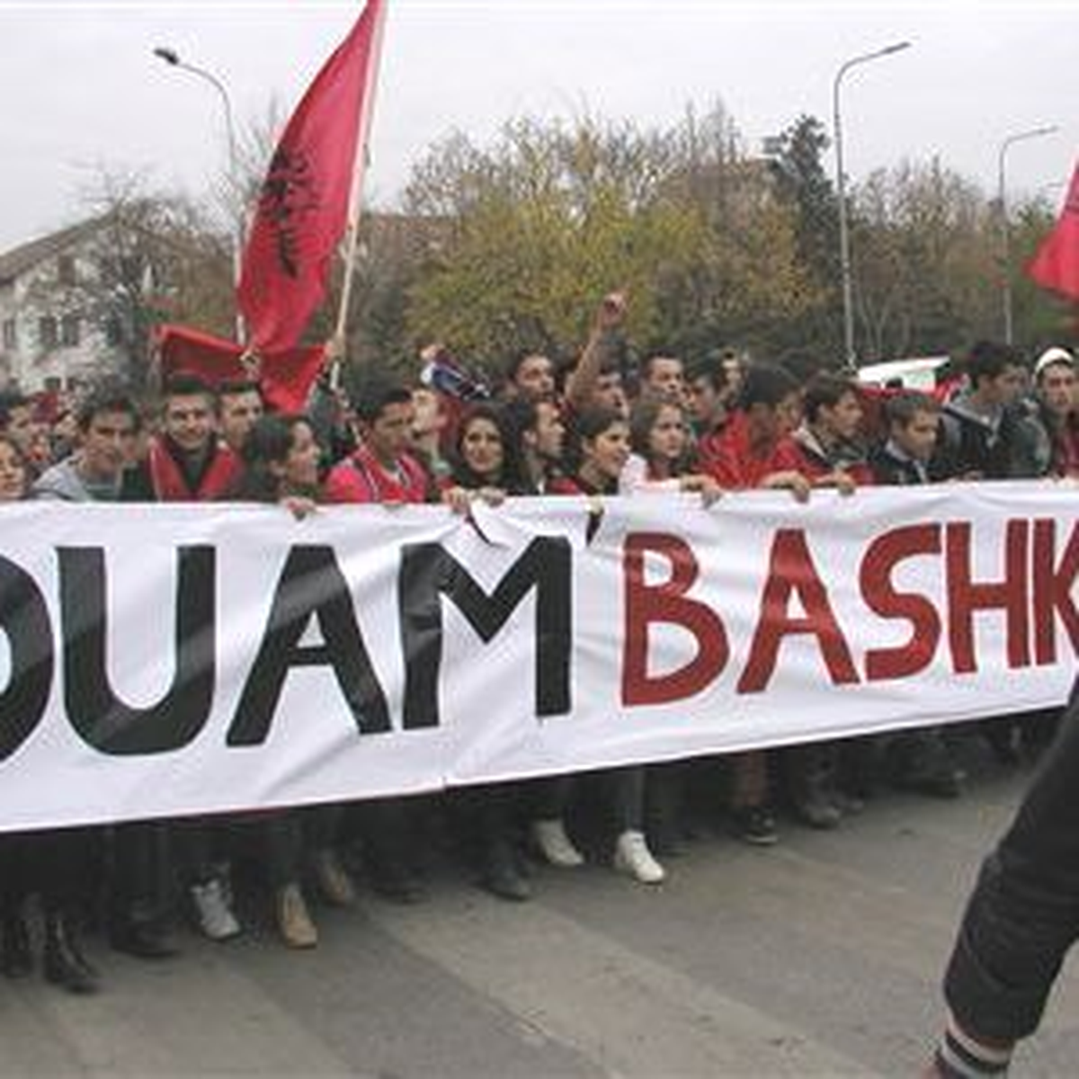 Kosova ile Arnavutluk\'un Birleşmesi İçin Yürüdüler