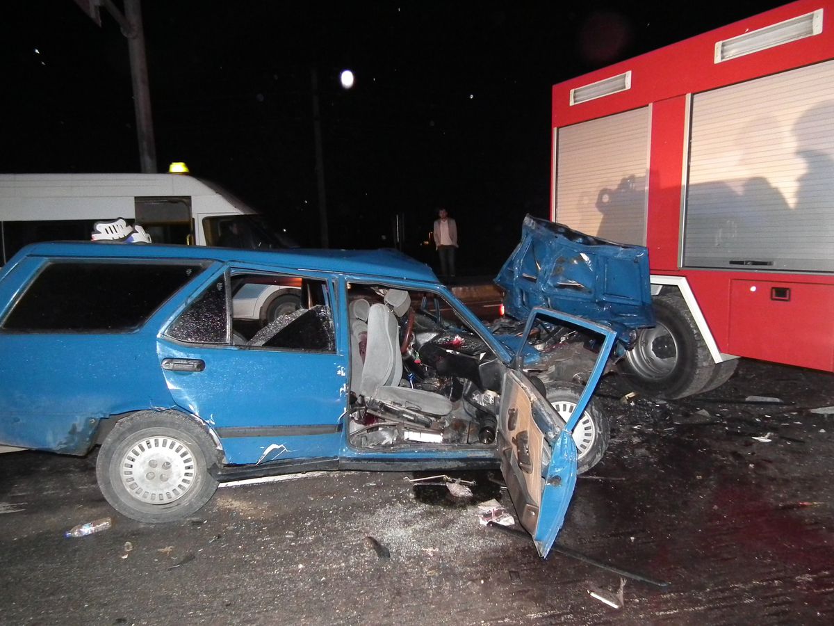 Sakarya\'da Trafik Kazası: 2 Ölü, 1 Yaralı