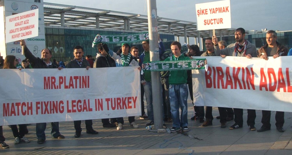 Trabzonsporlulardan Bursa\'da Temiz Futbol Eylemi