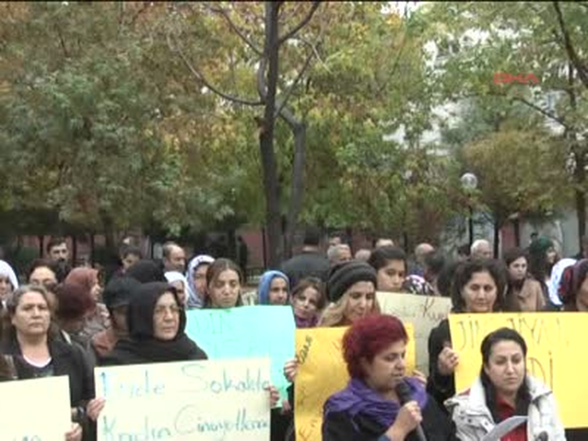 Adıyaman\'da 100 Kadın Basın Açıklamasında Bulundu