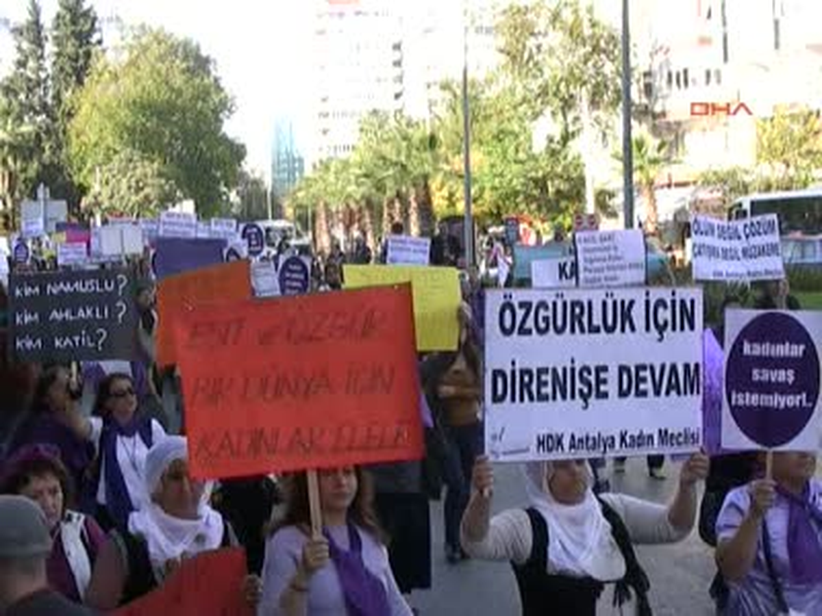 Eylemci de Polis de Kadın