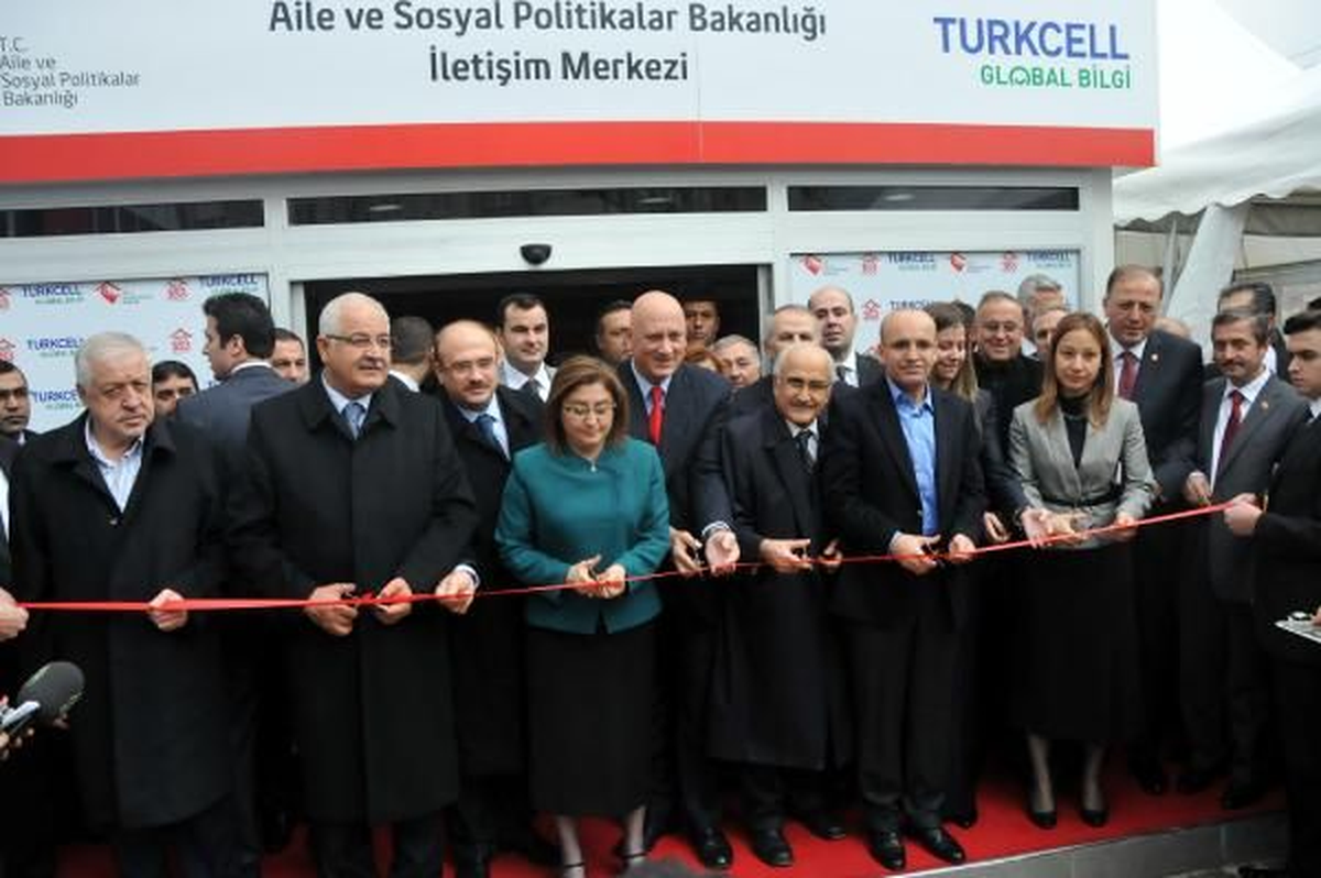 Bakanlar Türkü Söyledi