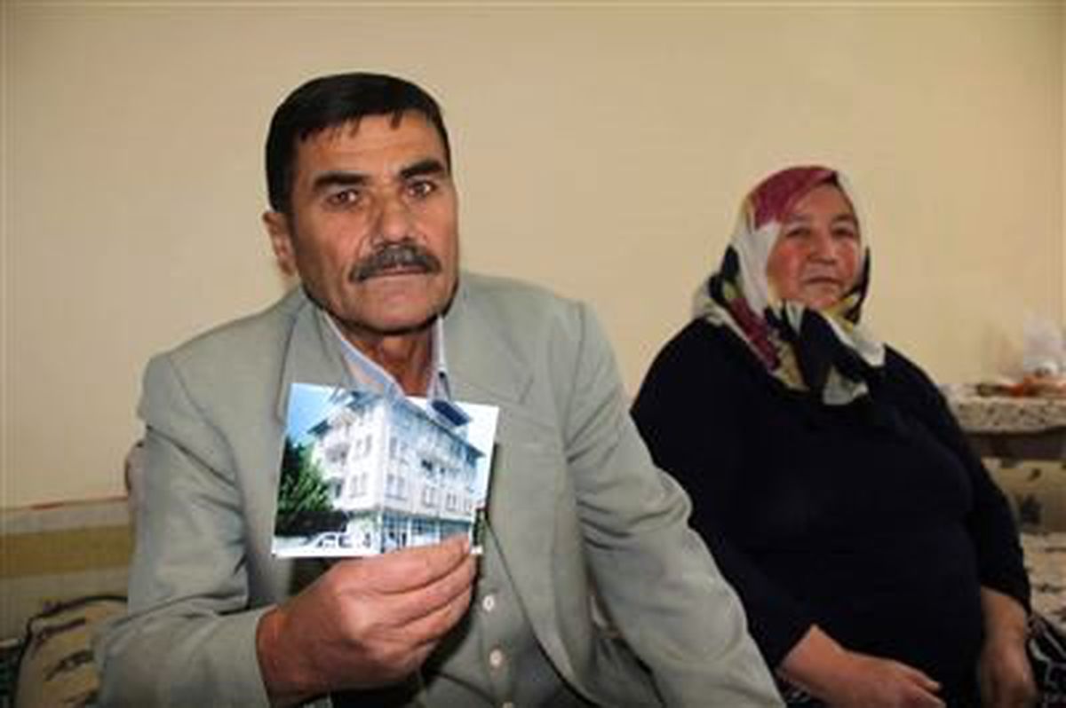 Başbakan\'ı Ağırlayan Simavlılar Depremi Gözyaşlarıyla Anıyor