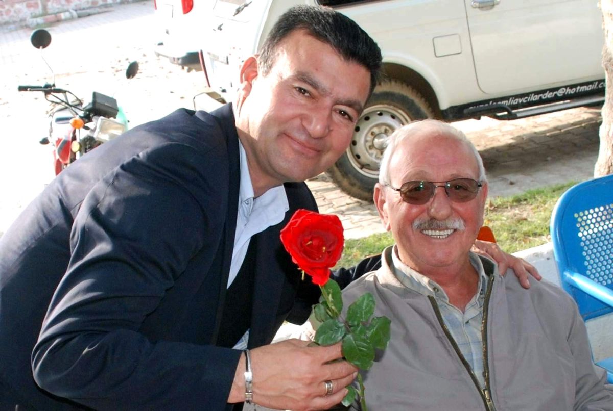 Başkan Akın\'dan Eğitim Neferlerine Gül Jesti