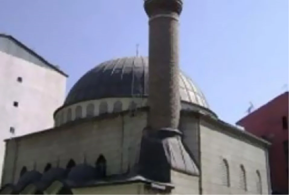 Bosna\'da Camiye Saldırı Girişimi