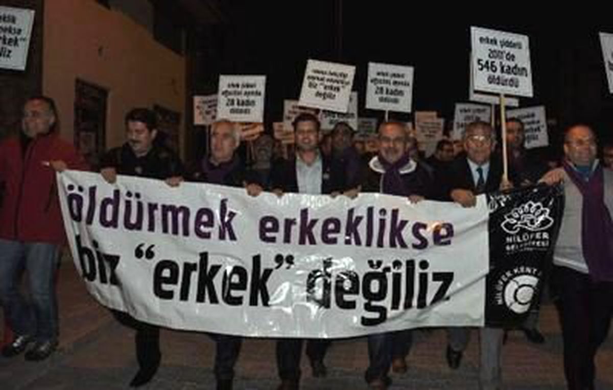 Bursa\'da Erkekler \'Kadına Şiddete Hayır\' Dedi