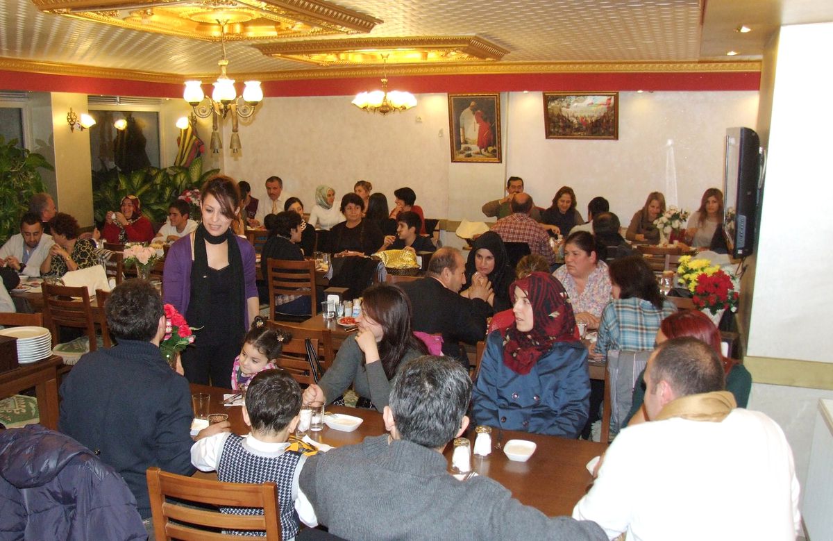 Çınarcıklı Öğretmenler Yemekte Buluştu