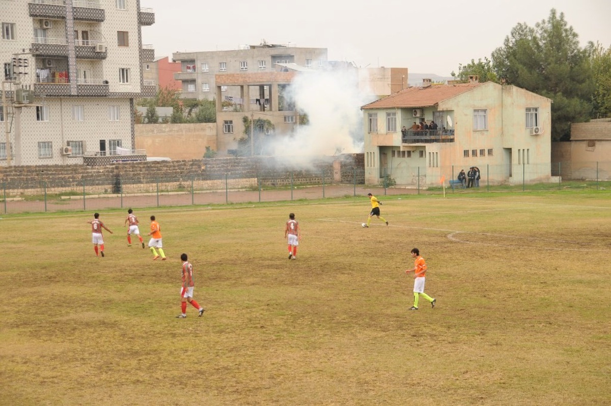 Cizre\'de Futbol Maçına Biber Gazı Molası