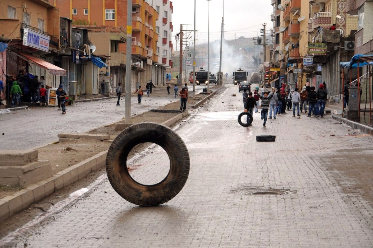 Cizre Polisinden Gösterici Çocuklara ve Ailelerine Uyarı Anonsu