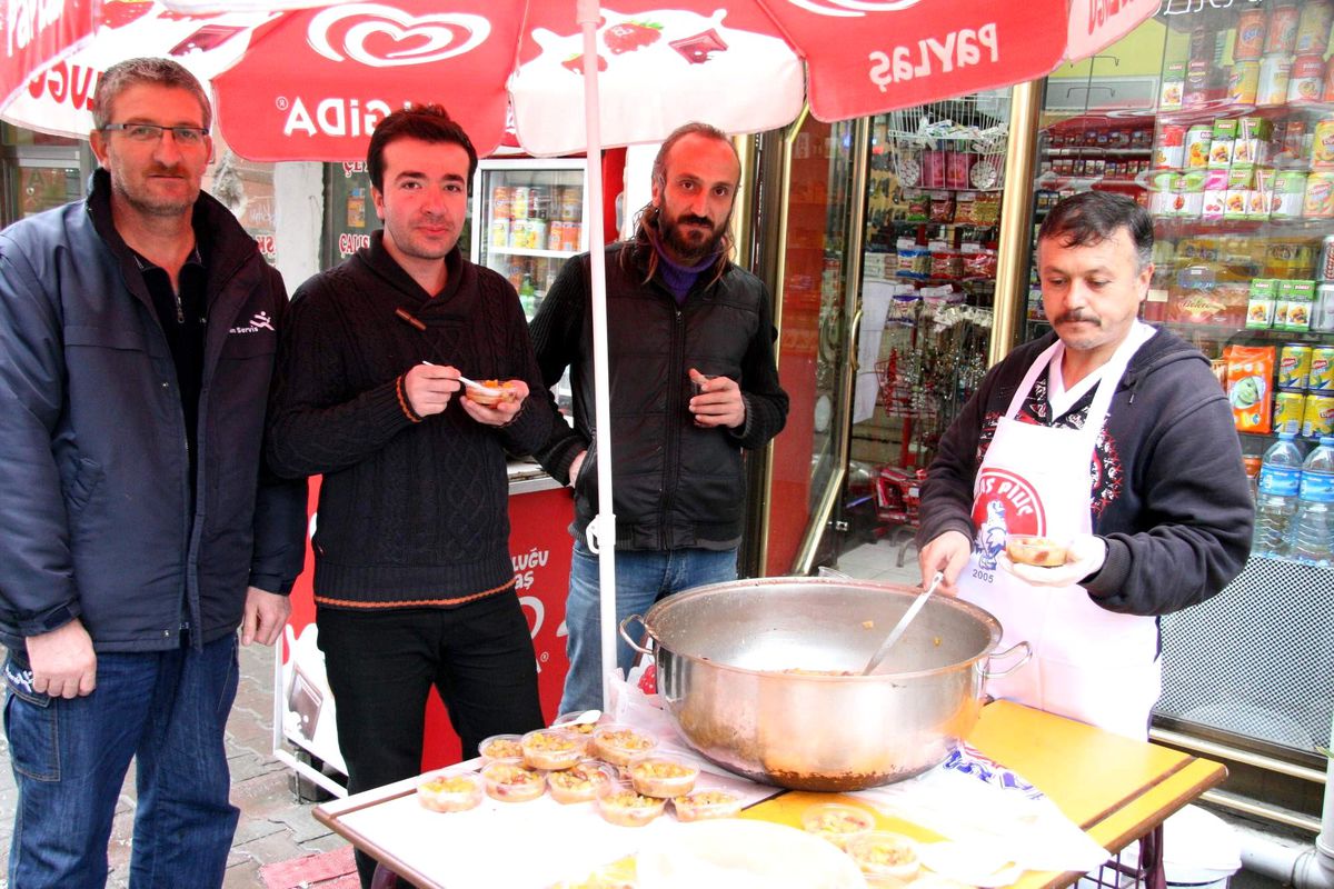 Esnaf Asure Dağıttı