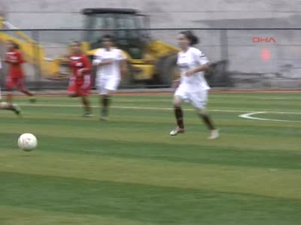 Bayan Futbol Takımı Gol Yağdırdı