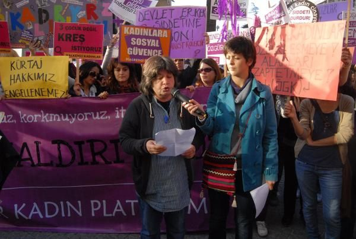 İzmir\' de Kadınlar Yürüdü