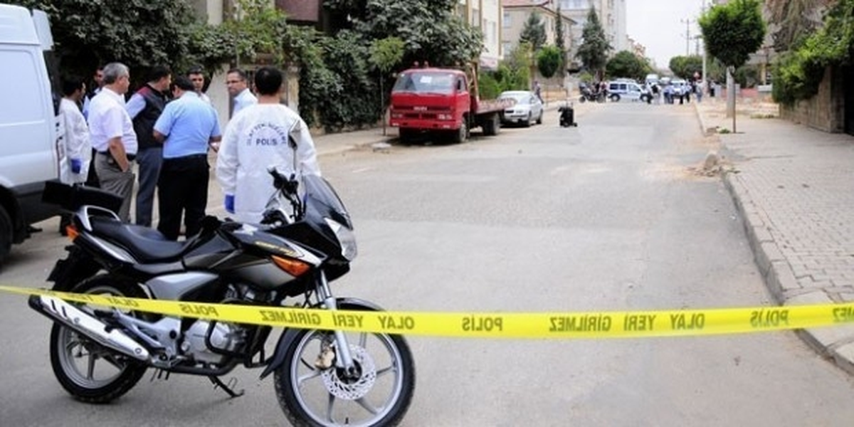 Kendisine Otomobille Çarpan Kardeşini Vurup Öldürdü