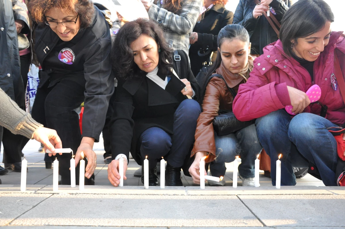 Kırıkkale\'de Kadınlar, Şiddeti Görmeyen Gözler İçin Mum Yaktılar
