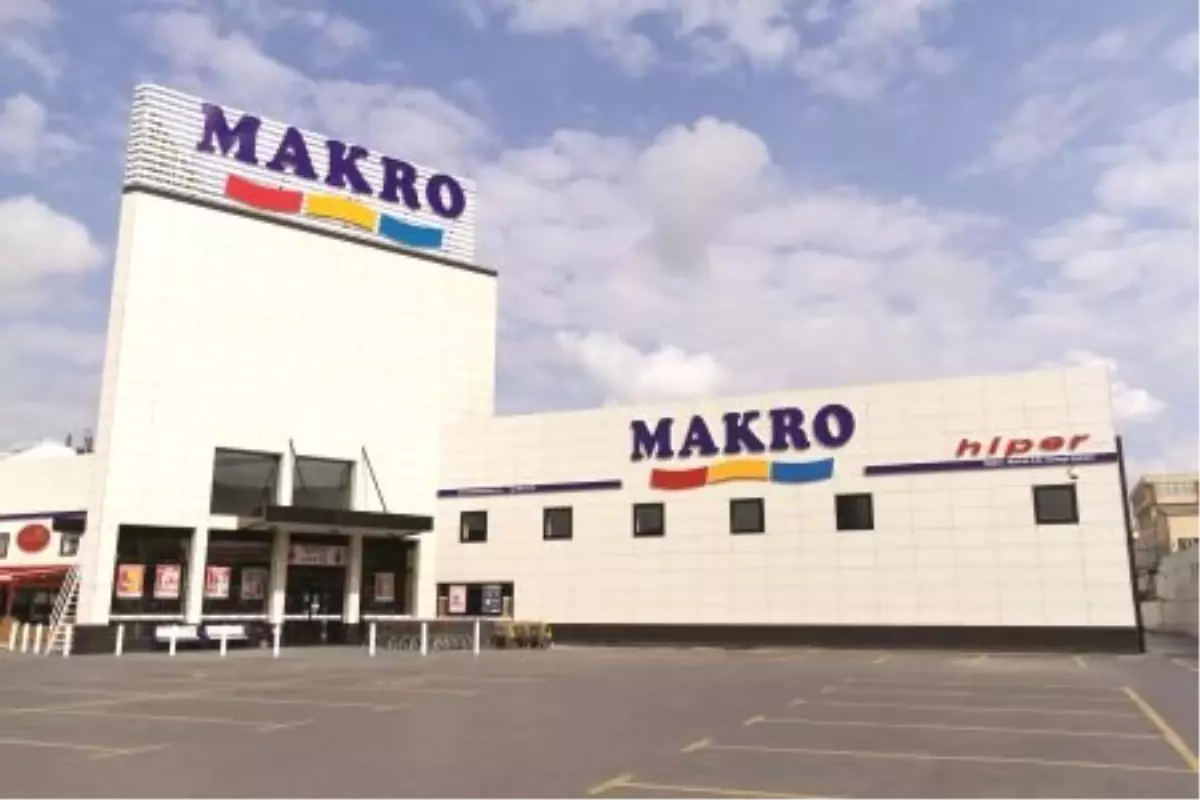 Makro Öğretmenlerini Unutmuyor