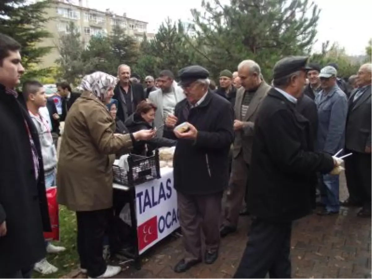 MHP\'lilerAşure İkramında Bulundu