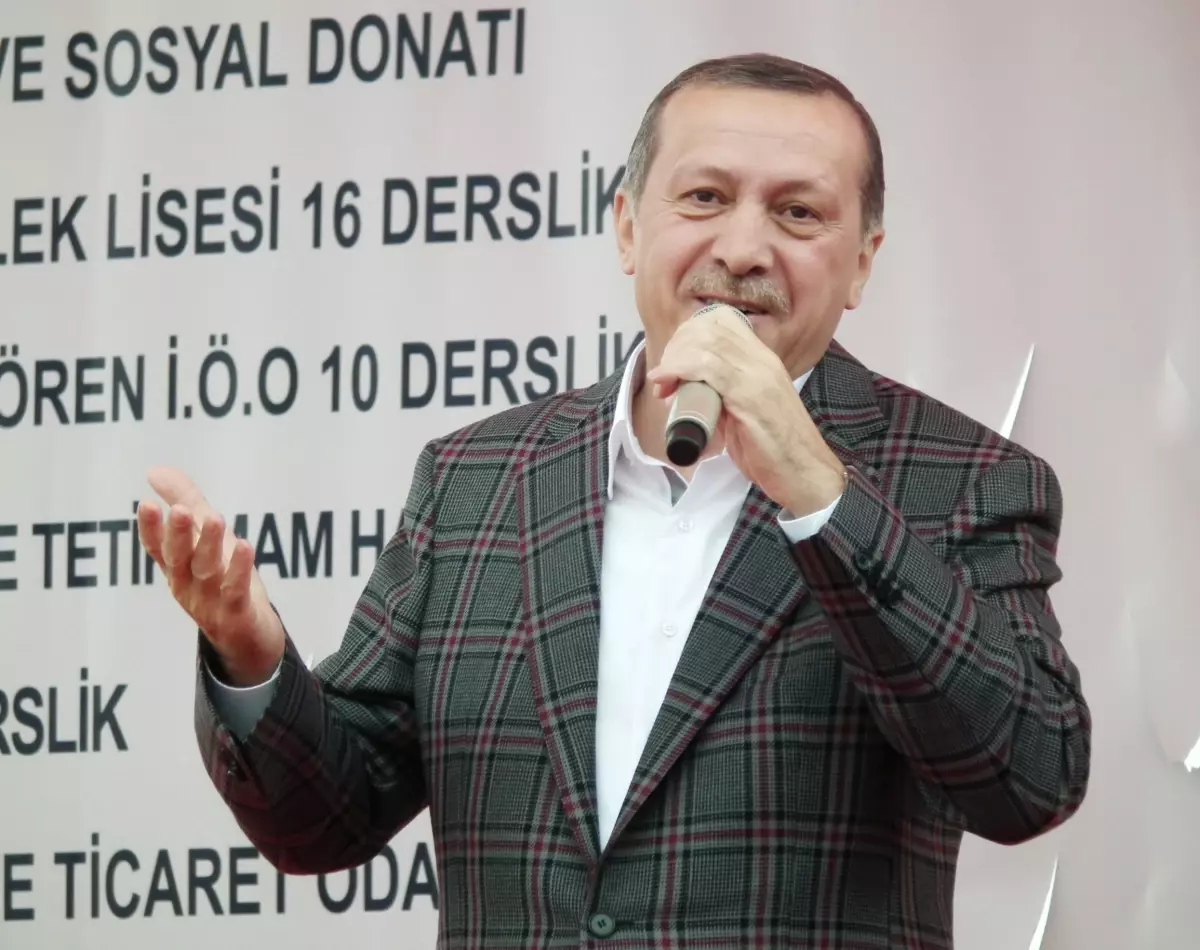 Milli Atlet Alptekin Başbakan Erdoğan\'a Atletizm Ayakkabısını Hediye Etti