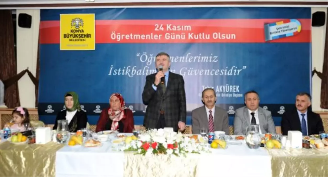 \'\'Öğretmenler Toplum İçin Rol Modeldir\'\'