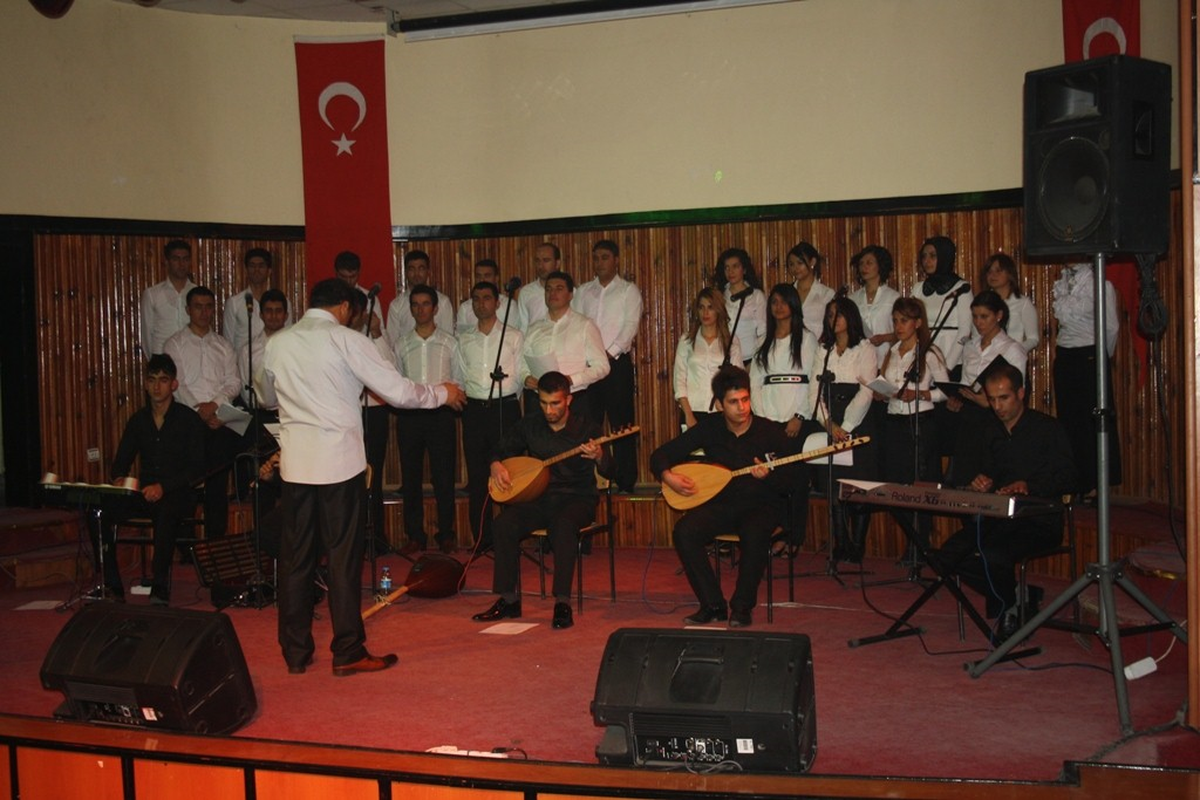 Öğretmenlerden Türkü Ziyafeti