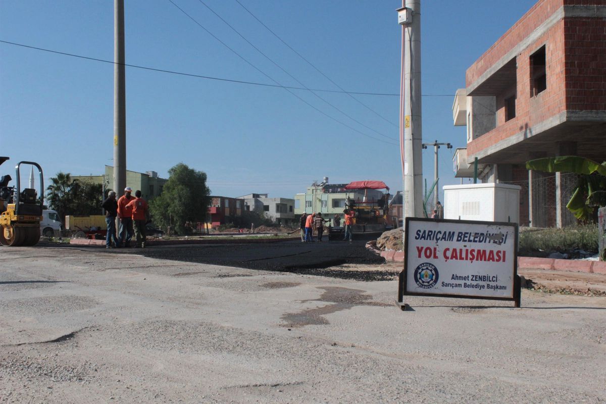 Sarıçam Belediyesi\'nin Asfalt Çalışmaları Sürüyor