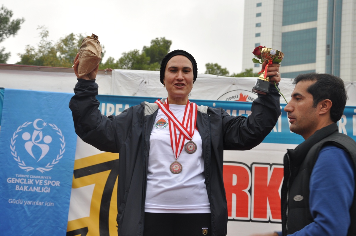 Sporculara Altının Yanında İsot Verildi