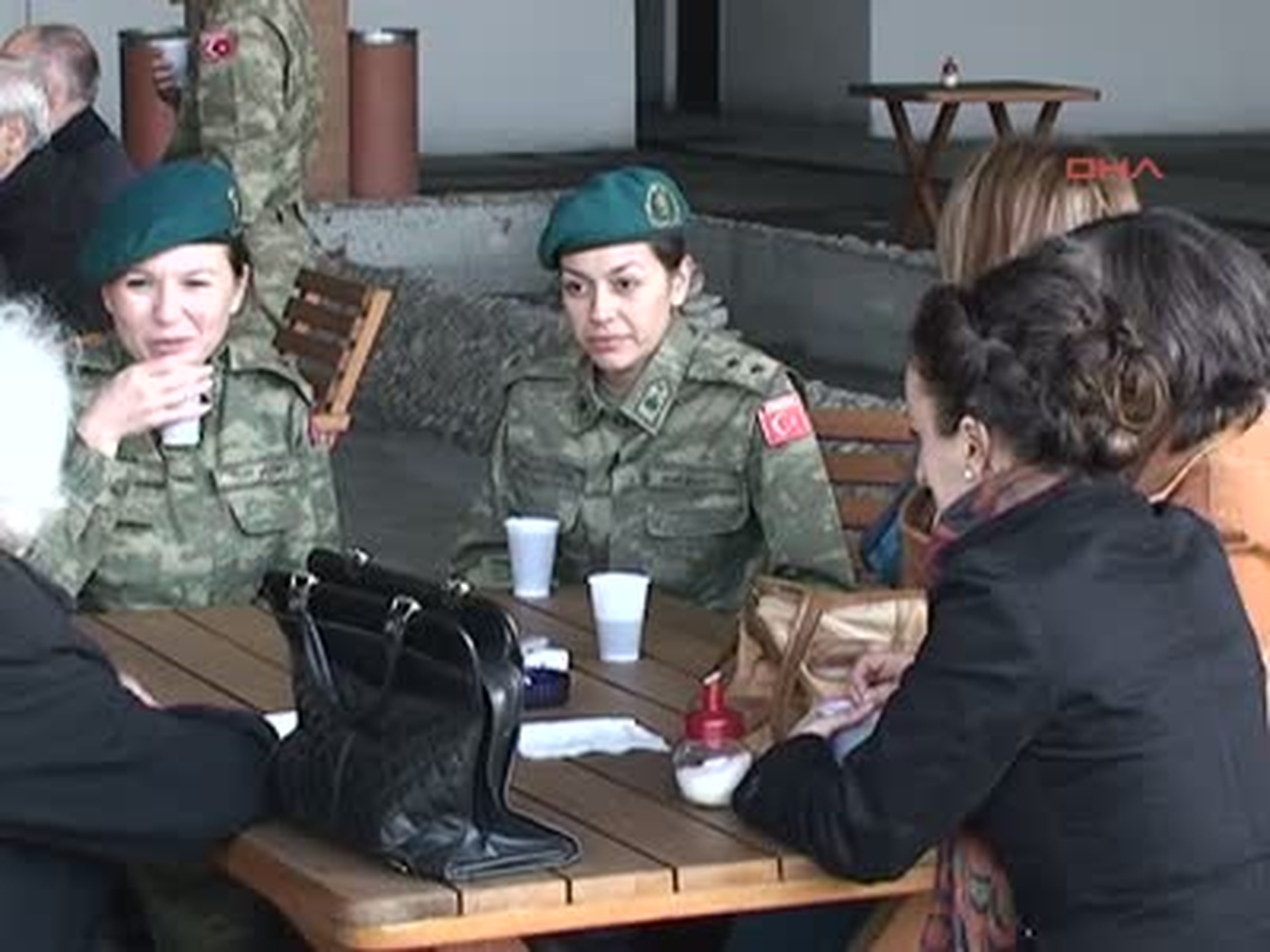 Türk Askerinden Öğretmenlere Yemek