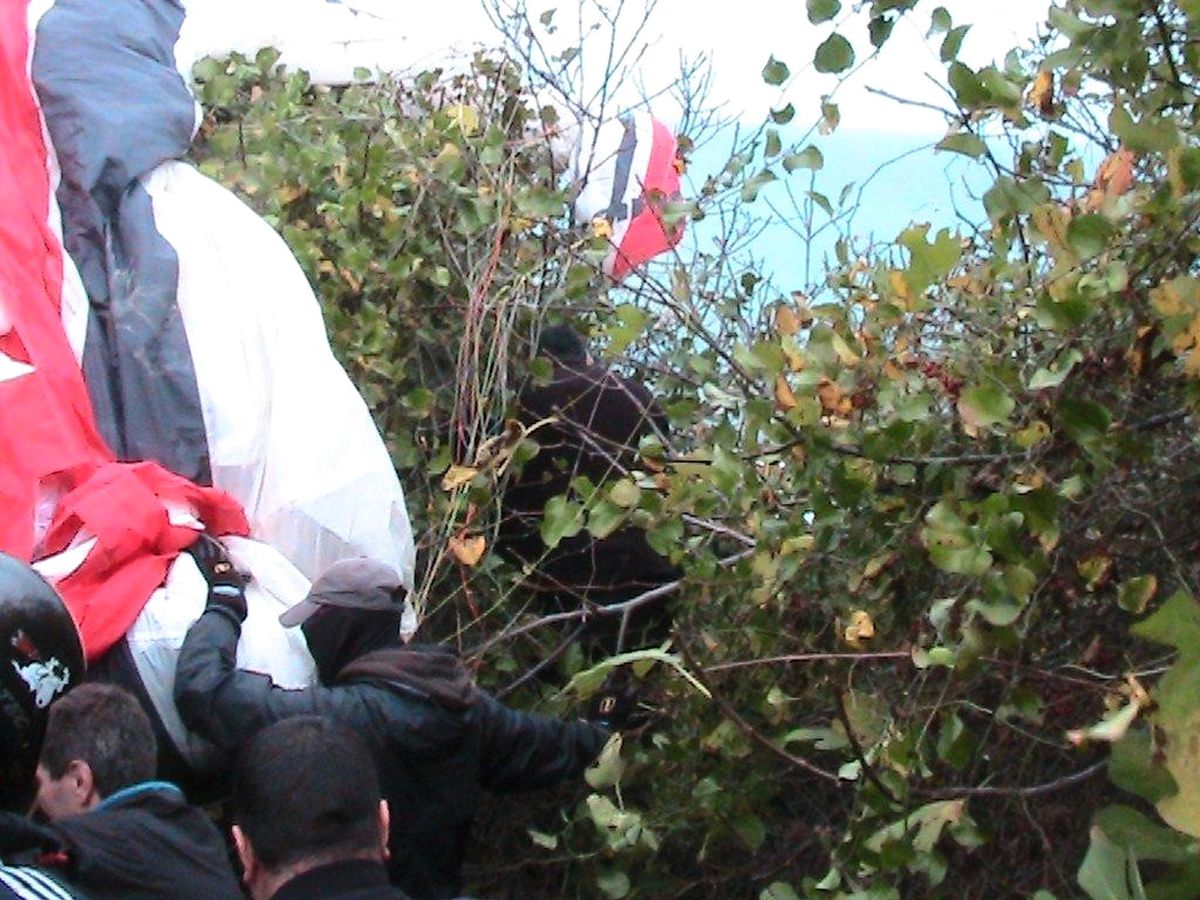 Yamaçtan Düşen Paraşütçü Burnu Bile Kanamadan Kurtuldu